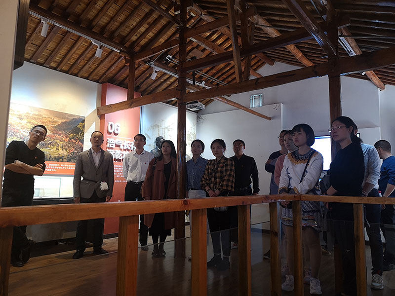 區(qū)城建投黨支部開(kāi)展革命傳統(tǒng)教育“緬懷先烈、重溫誓詞”主題黨日活動(dòng)