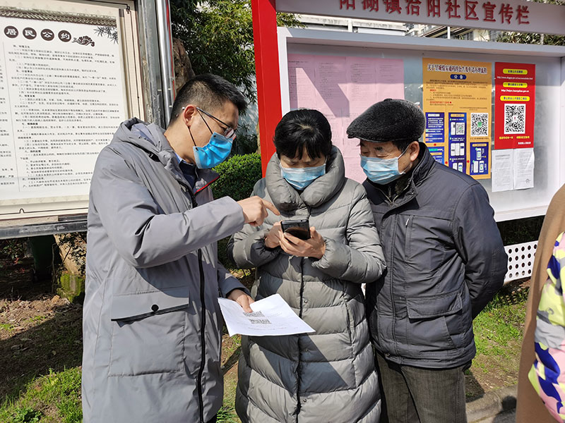 屯溪城建投公司黨支部開(kāi)展“踐行雷鋒精神，我們共同戰(zhàn)‘疫’”主題黨日活動(dòng)
