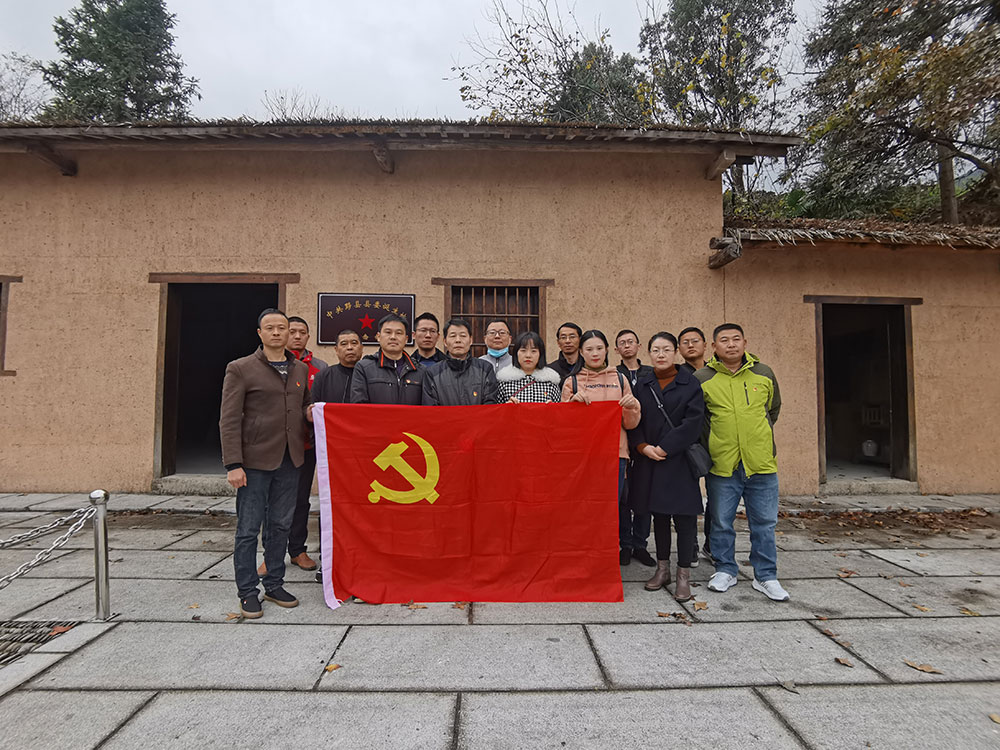 屯溪城建投公司黨支部開展“走進(jìn)紅色記憶、傳承初心使命”主題黨日活動(dòng)