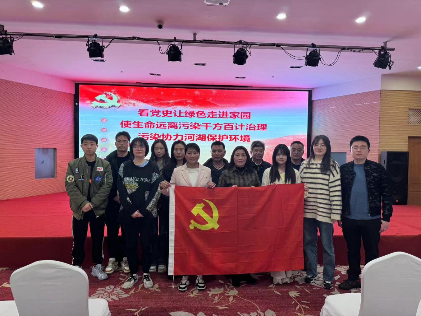 踐行綠色發(fā)展，傳承護水精神——屯溪區(qū)國投集團黨委組織觀看生態(tài)主題電影《瀏陽河上》